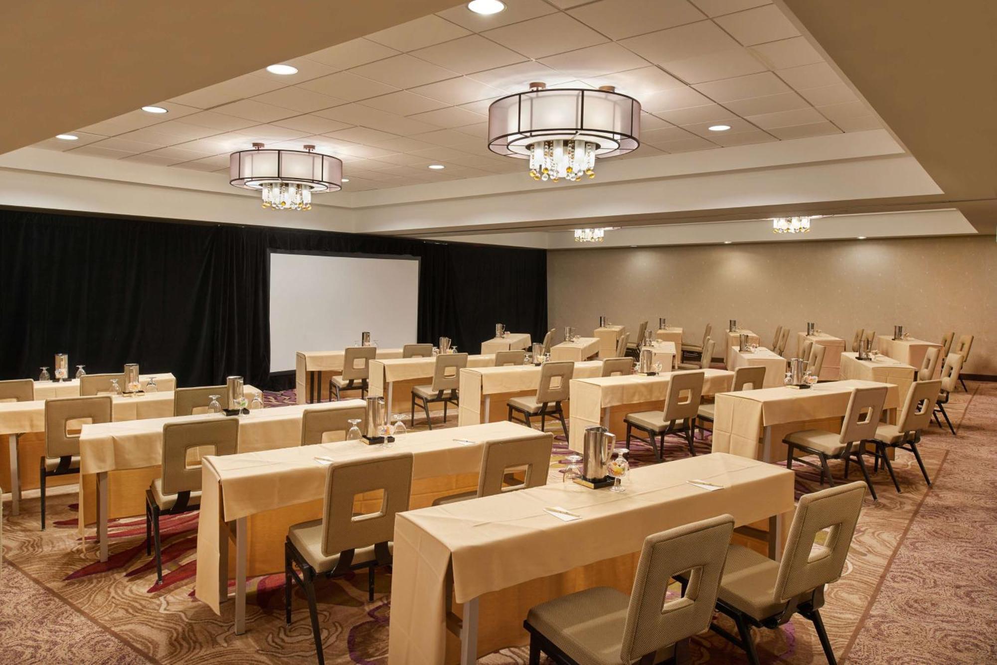 Doubletree By Hilton Irvine Spectrum Exterior foto