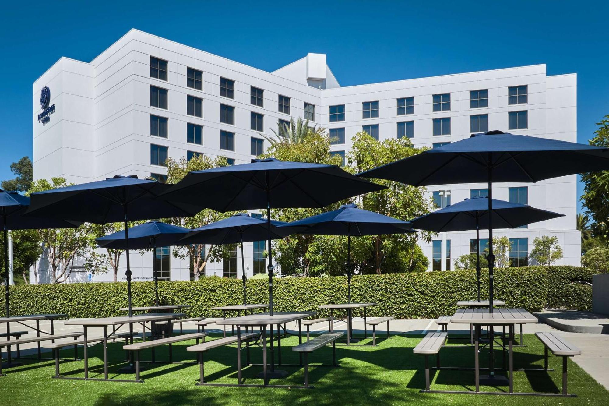 Doubletree By Hilton Irvine Spectrum Exterior foto